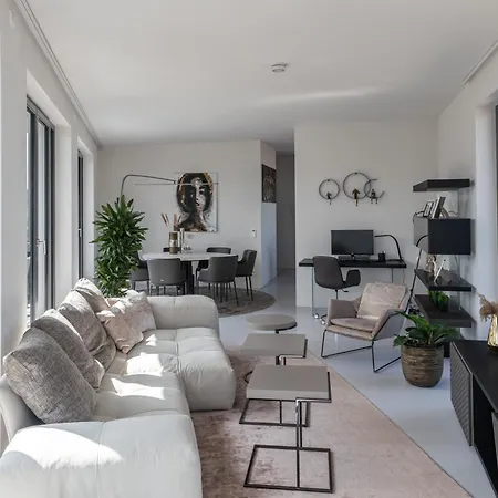 Modernes & Exklusives Penthouse In Top-lage Mit Dachterrasse & Tiefgarage * Lipsko