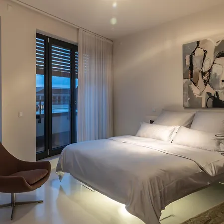 Apartmán Modernes & Exklusives Penthouse In Top-lage Mit Dachterrasse & Tiefgarage